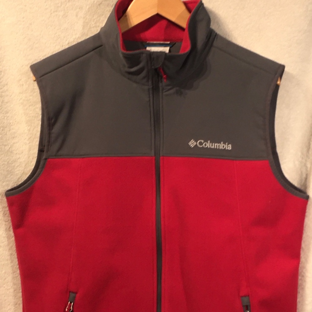 Columbia 3/4 fleece performance vest...Full zip